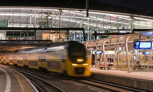 Three-phase isolation transformer for metro and rail transit