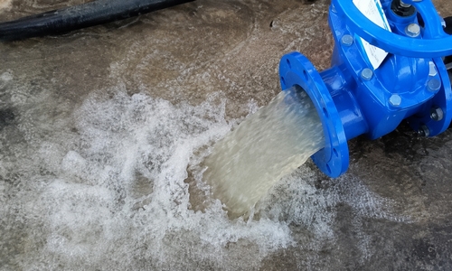 Pressurized pipeline water energy recovery