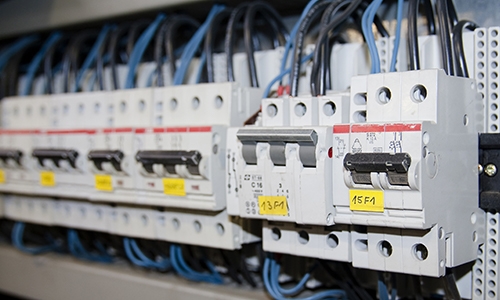 Variac voltage regulator for current control