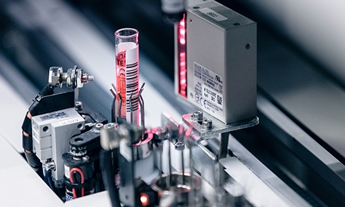 Variac voltage regulator for machine speed control