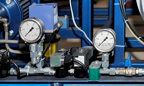 Variac voltage regulator for mechanical voltage boost